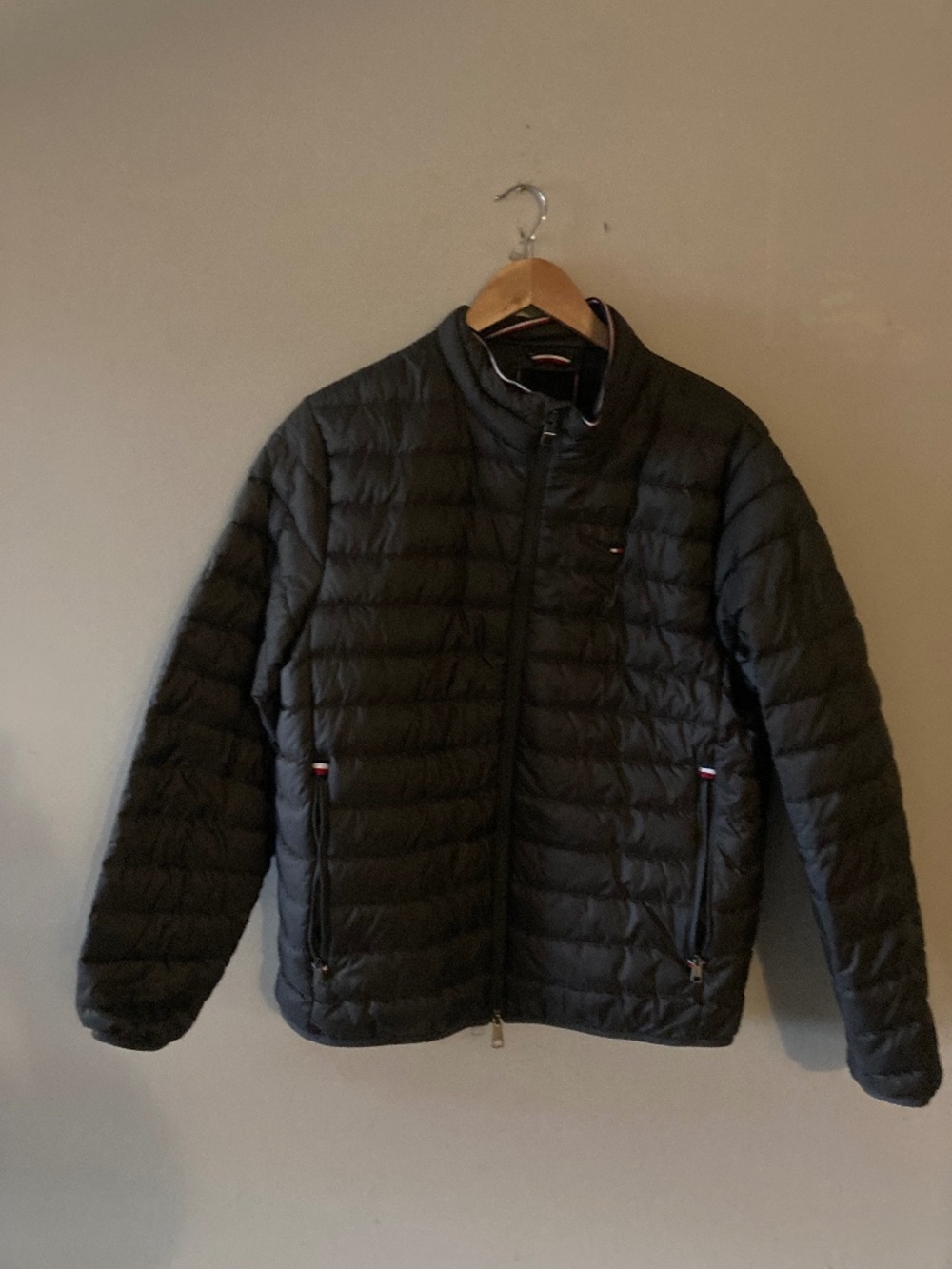 Tommy Hilfiger lightweight mens' puffer jacket charcoal size Medium